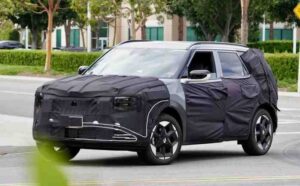 Seltos Facelift Spied